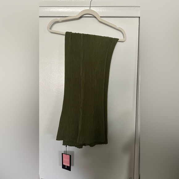 Tall Olive Plisse High Waisted Wide Leg Pants and Shirt - Picture 4 of 4